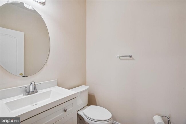 Building Photo - 2238 Merion Pond