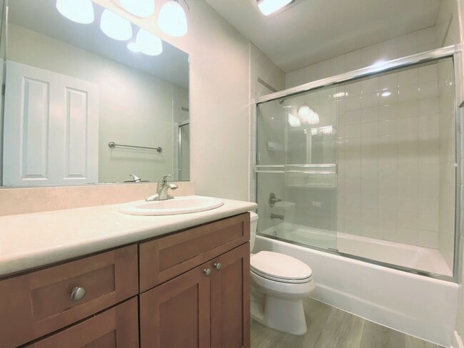 Building Photo - Spacious Condo in La Jolla Village!