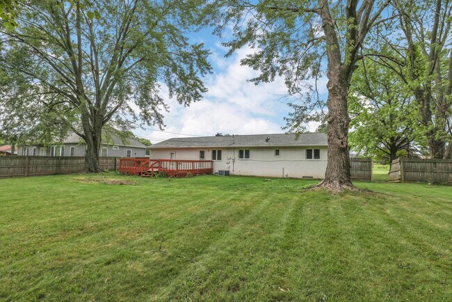 Building Photo - 3695 Montclair Dr