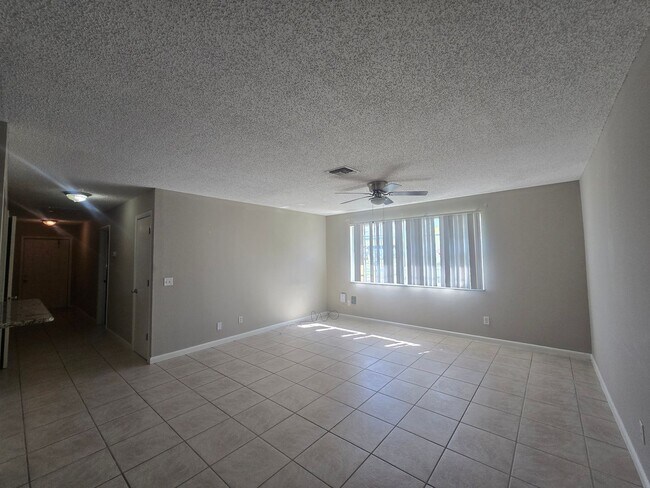 Building Photo - Condo for rent