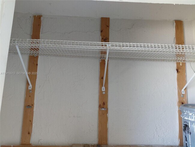 Building Photo - 999 Hamilton Dr