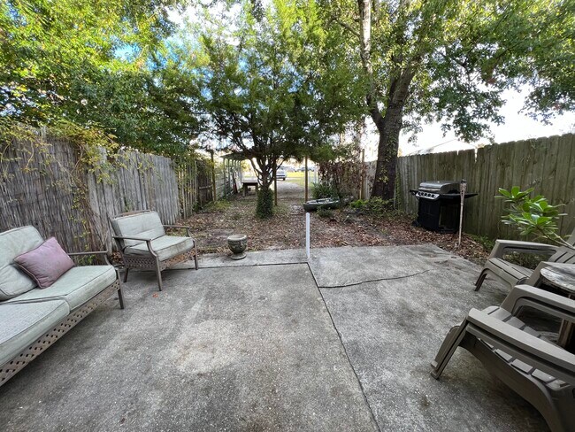 Back yard. - 3942 Solano Rd