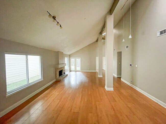 Building Photo - 19734 Lake Hollow Ln