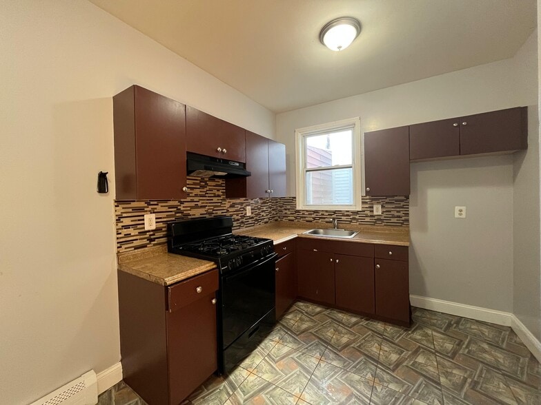 Building Photo - 158 Woodlawn Ave