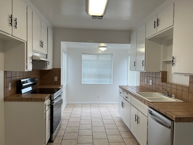 Building Photo - Available now! El Camino & Colfax - 2 bedr...