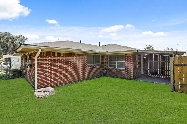 Building Photo - 1802 Mosher Ln