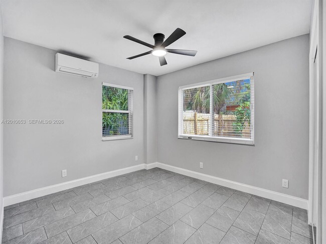 Building Photo - 951 SW 30th St