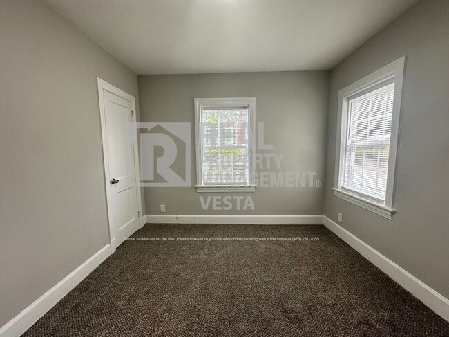 Building Photo - 1076 Carlisle Ave