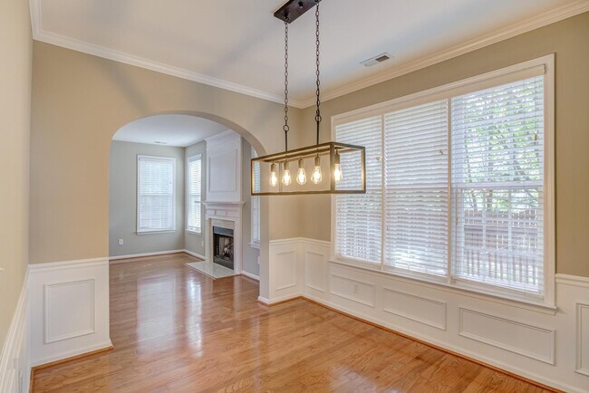 Building Photo - 1007 Brickstone Dr