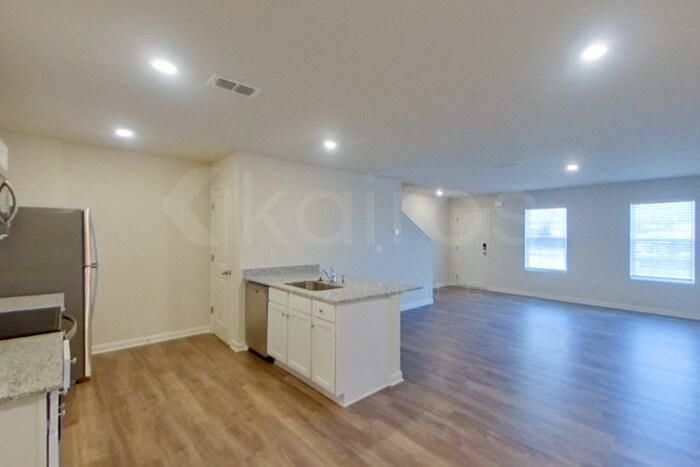 Building Photo - 520 Ivy Brook Way