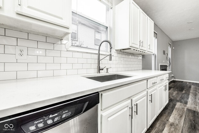 Building Photo - 2525 Central Ave