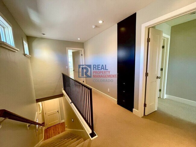 Building Photo - 233 S Pearl St