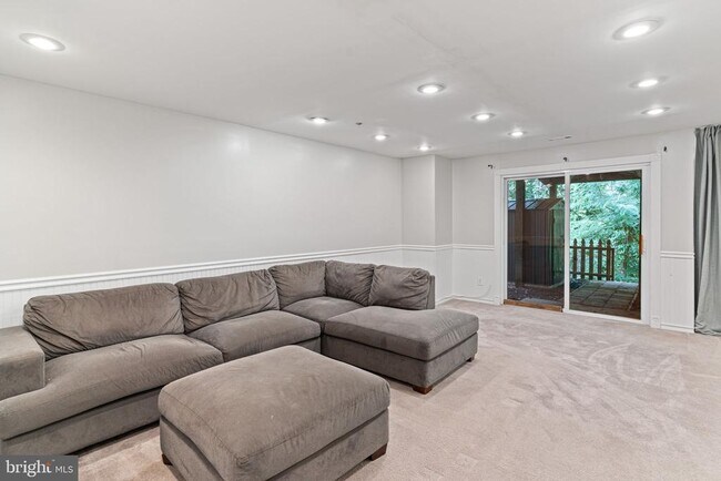 Building Photo - 8212 Silverton Ct