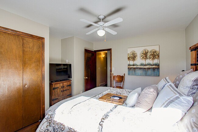 Building Photo - Peaceful 5 bdrm Mountain retreat in Woodla...
