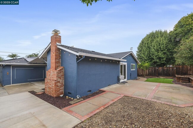 Building Photo - 3934 Bellwood Dr