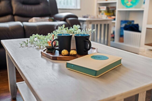 Building Photo - 1341 Bayview Dr