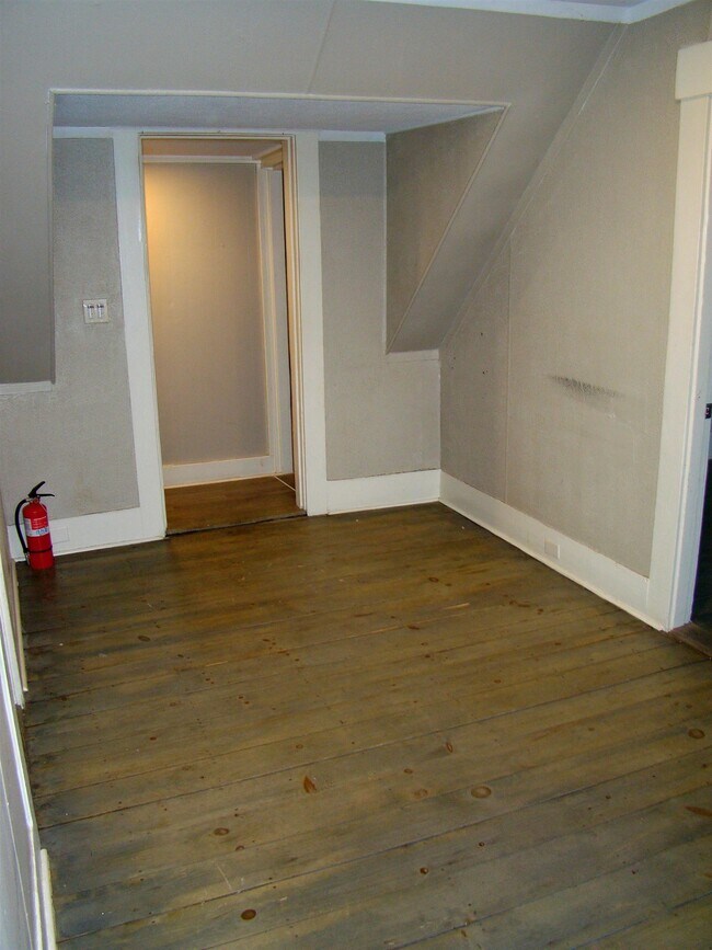 Building Photo - 86 School St