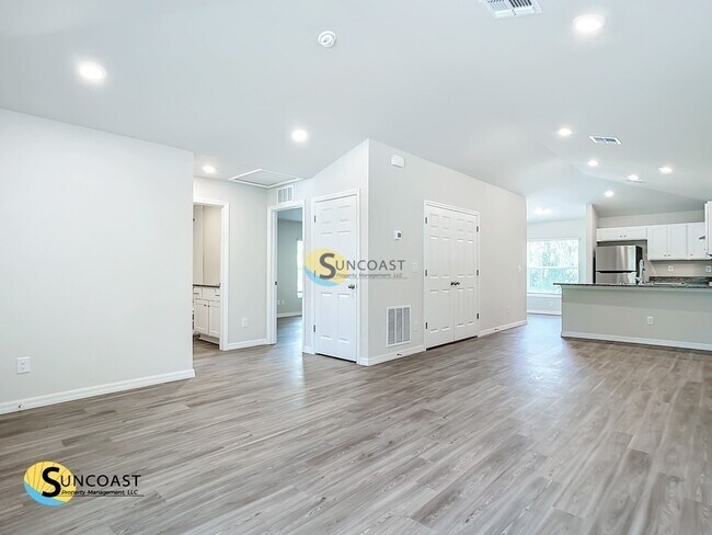 Building Photo - 15072 Dania Ave