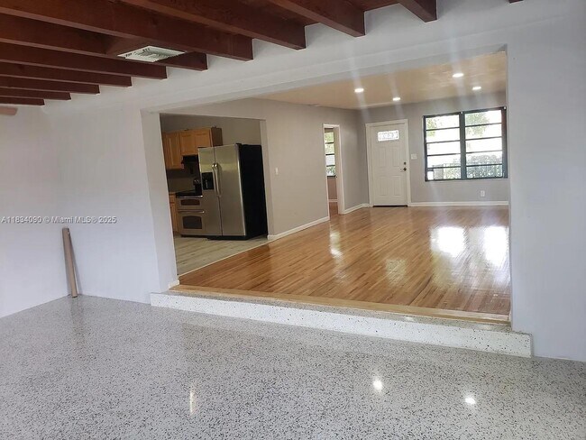 Building Photo - 3040 SW 11th St