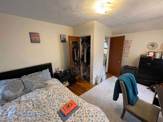 Building Photo - 213 Holland St