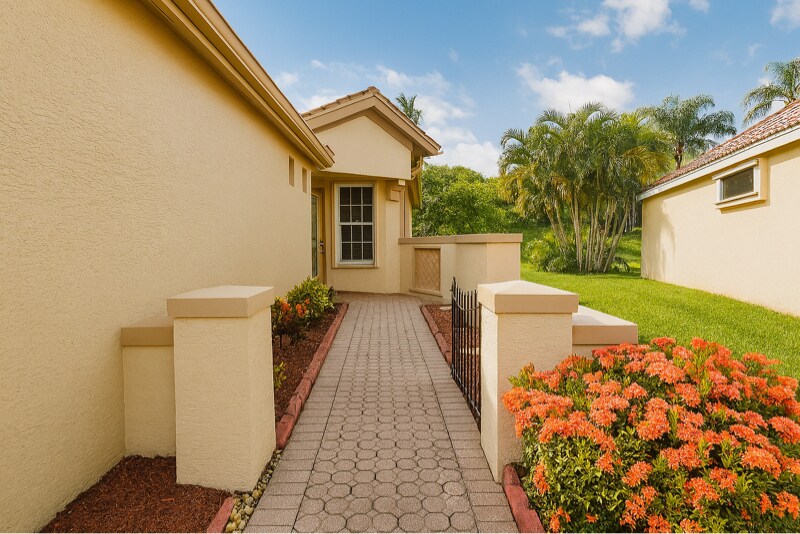 Building Photo - 660 SW Treasure Cove
