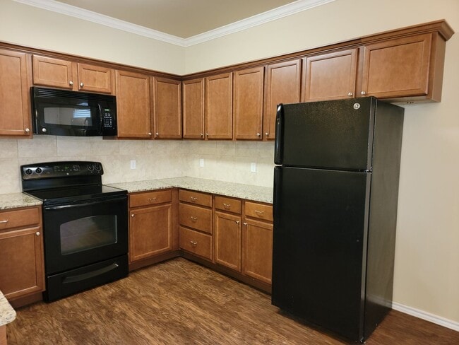 Building Photo - Awesome 3/2/2 in Foxridge - Cooper Schools