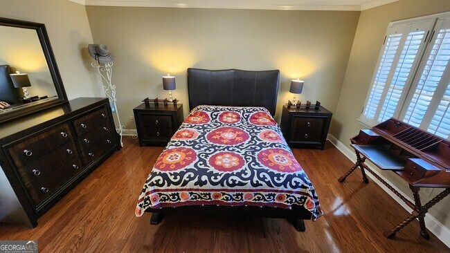 Building Photo - 180 Sycamore Bend