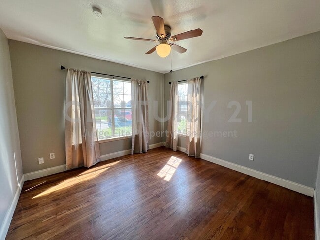 Building Photo - Cute 2/1/1 in Fort Worth Ready For Move-In!