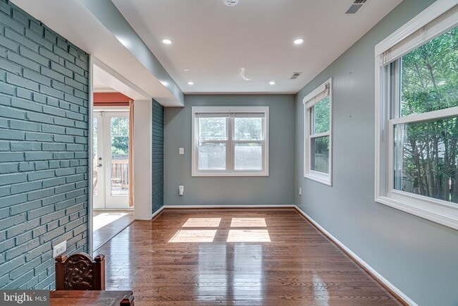Building Photo - 2848 Fairhaven Ave