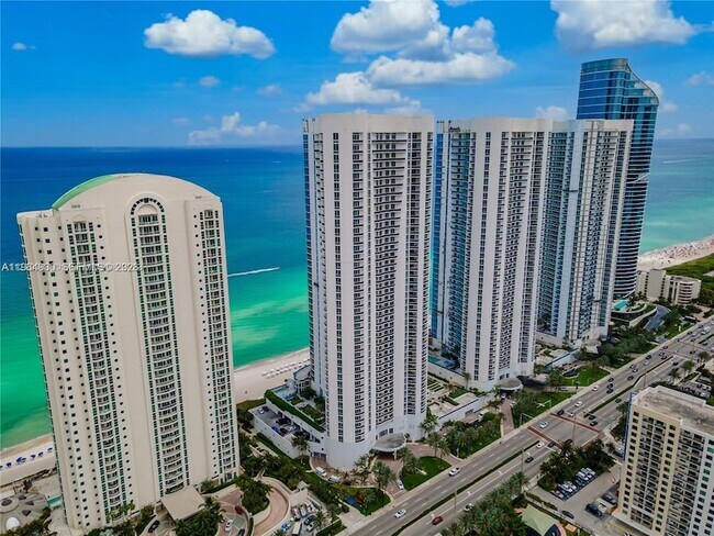 Building Photo - 16001 Collins Ave