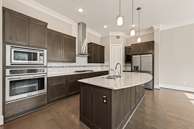 Building Photo - 11905 Wedemeyer Way