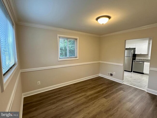 Building Photo - 10115 Hereford Pl