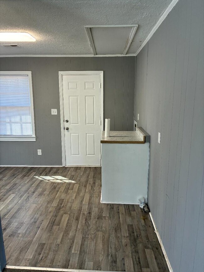 Building Photo - 207 Lee St NE