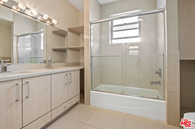 Building Photo - 819 S Holt Ave