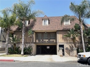 Building Photo - 13717 Chadron Ave