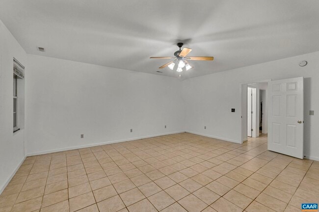 Building Photo - 123 Danbury Ct