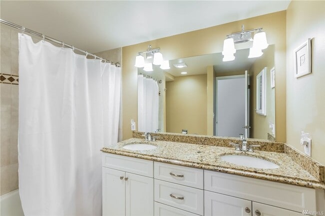 Building Photo - Stunning Lake Sammamish 50 Foot Waterfront...