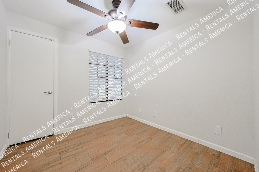 Building Photo - 8888 N 47th Ave