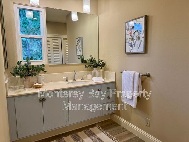 Building Photo - 31 Del Mesa Carmel