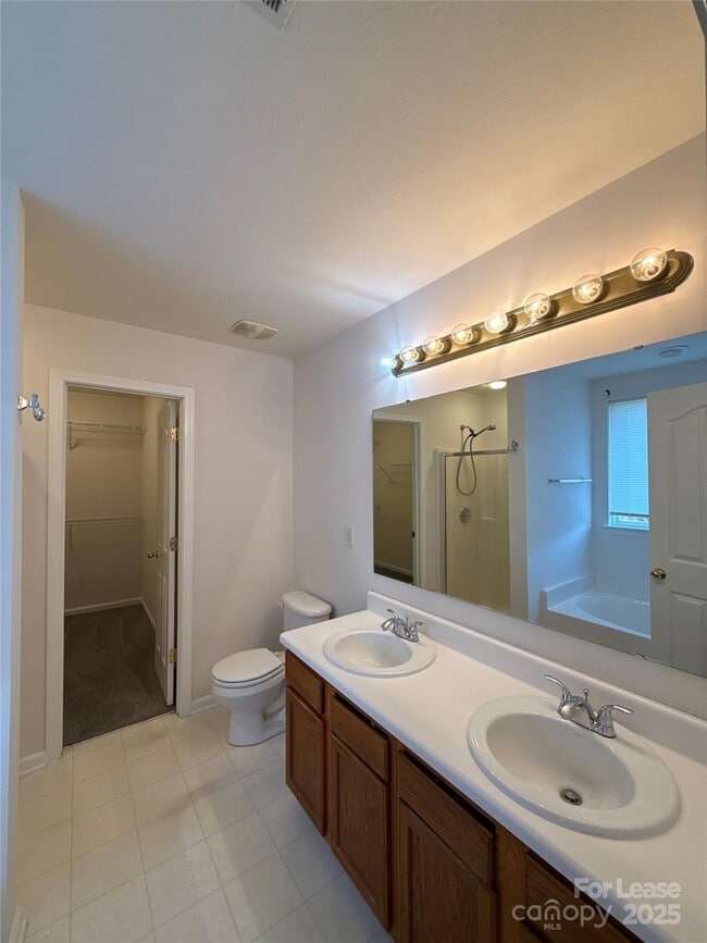 Building Photo - 2807 Forest Grove Ct