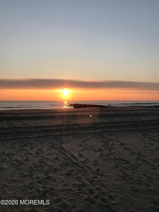 Building Photo - 504 N Lake Dr