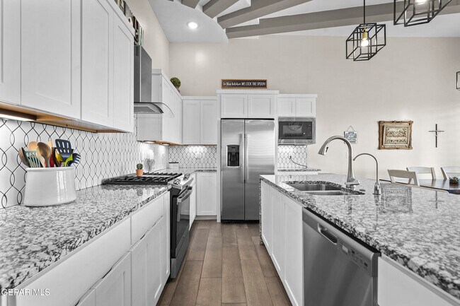 Building Photo - 620 Paseo Modesto Dr