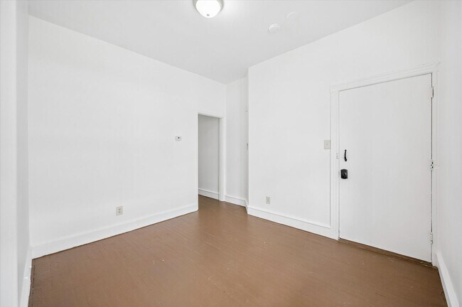 Building Photo - 427 N Redfield St