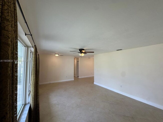 Building Photo - 18600 SW 97th Ave