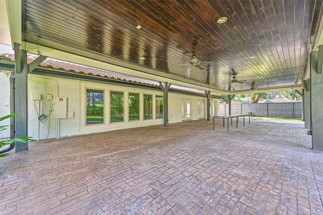 Building Photo - 1207 Thomas Dr