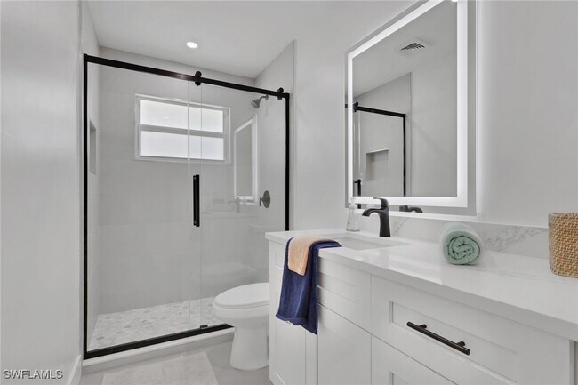 Building Photo - 2700 Gulfview Dr