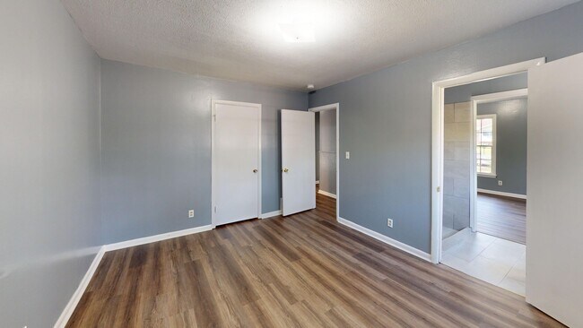 Building Photo - 103 Woodley Ave