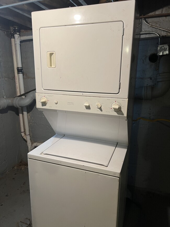 Building Photo - 9819 S Clyde Ave