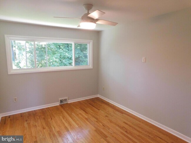 Building Photo - 1242 S Governors Ave
