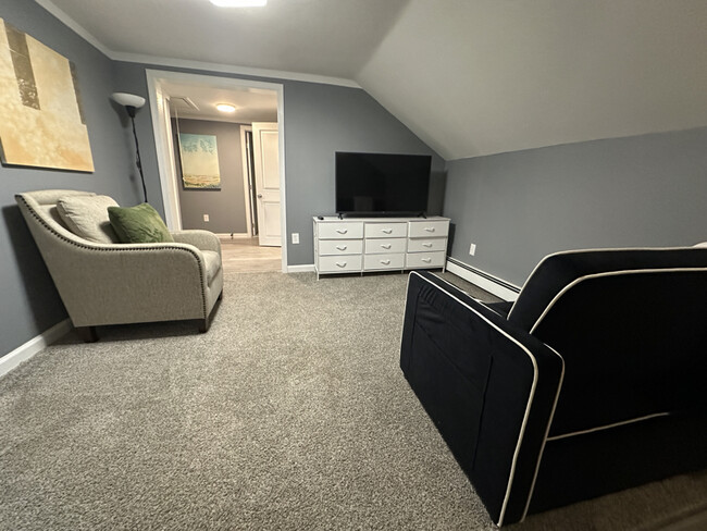 Building Photo - 32 Christine St